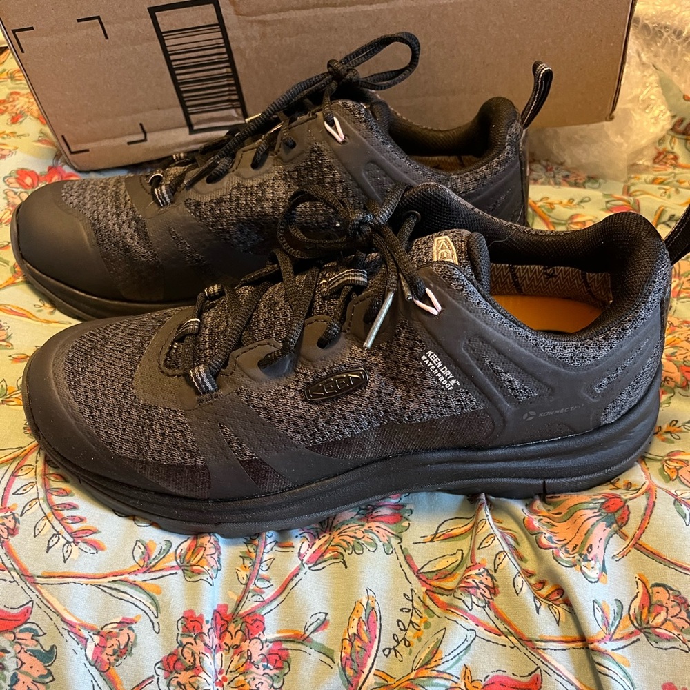 Keen Terradora II waterproof Black/Magnet- W8- new in replacement box